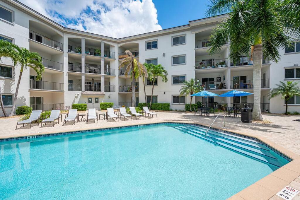 Modern Beach Condo In Central Naples! Eksteriør billede